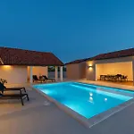 Villa Doka *