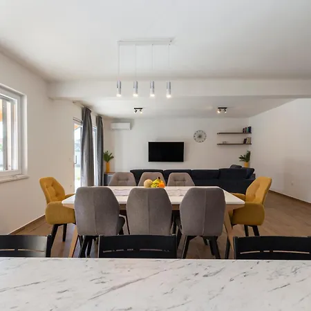 Doka Villa *